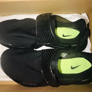 Black Nike sock dart sneakers
